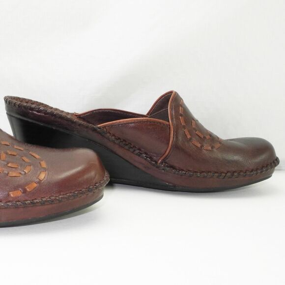 Clarks Artisan Brown Leather Wedge Mules Decorative Stitching - Women's Size 8.5 - Picture 3 of 9